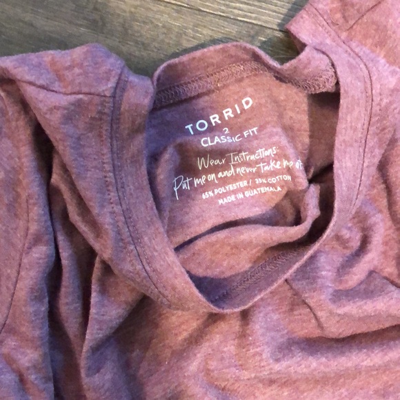 Torrid size 2 Classic Fit t-shirt. - Picture 2 of 2